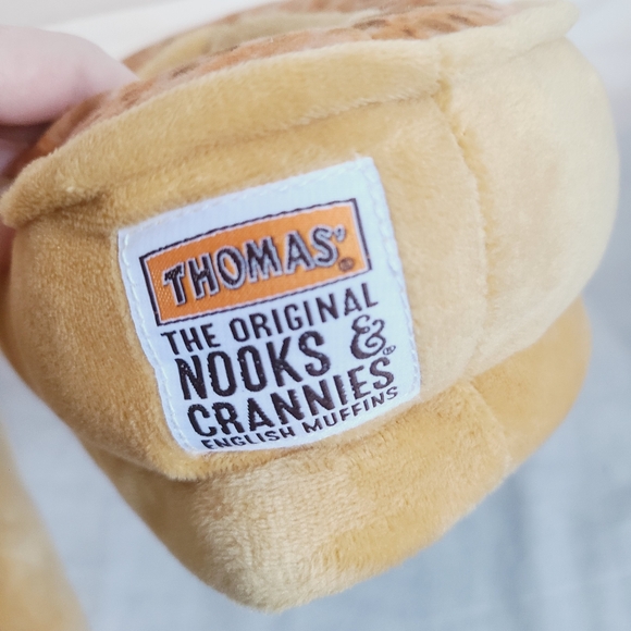 NWOT Thomas English Muffin Slippers - Picture 3 of 6